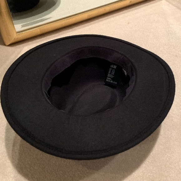 Black H&M hat - Picture 5 of 5